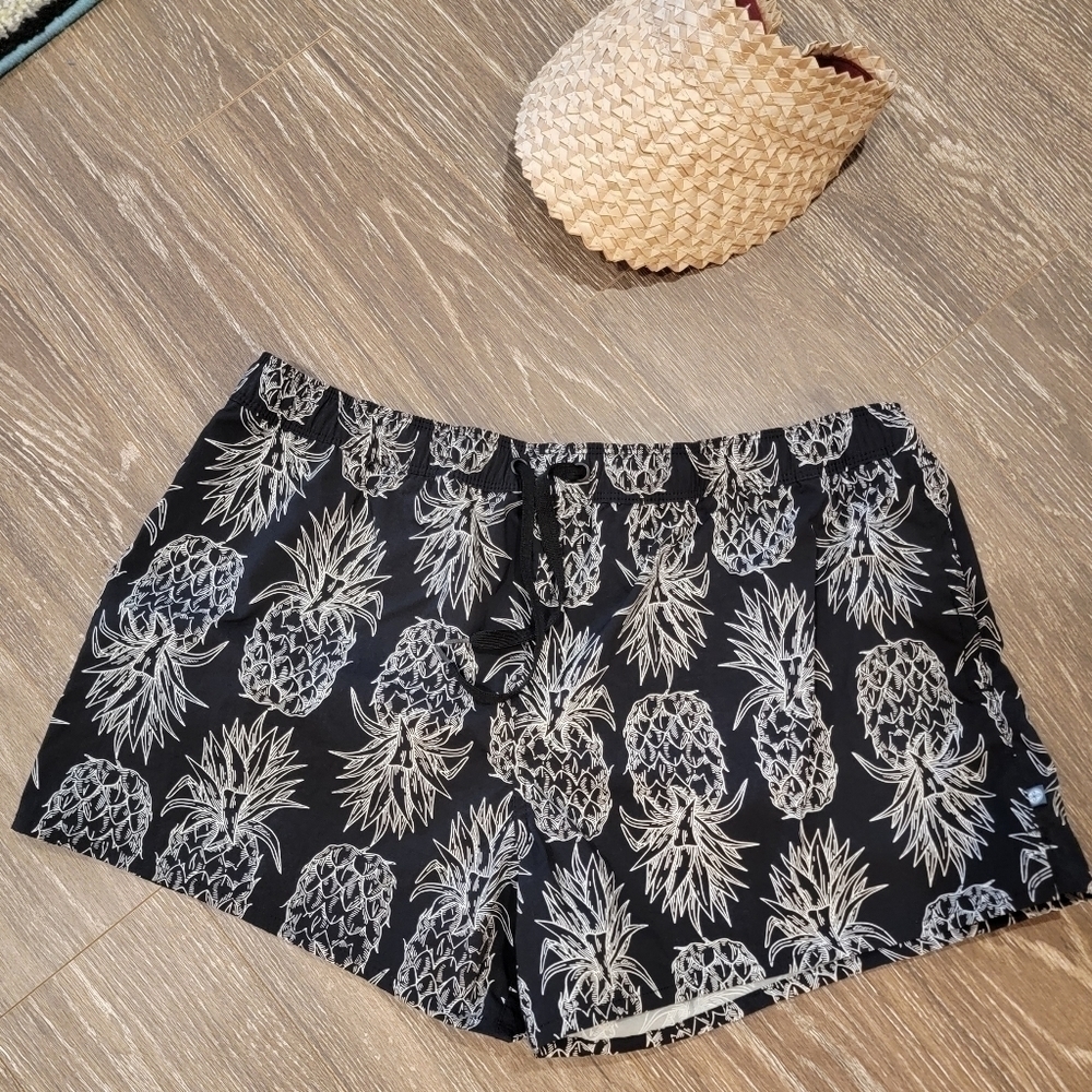 Lauren James Black Pineapple‎ Print Athletic Shorts size Large